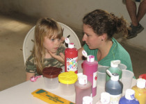 Face_painting_by_an_MU_volunteer